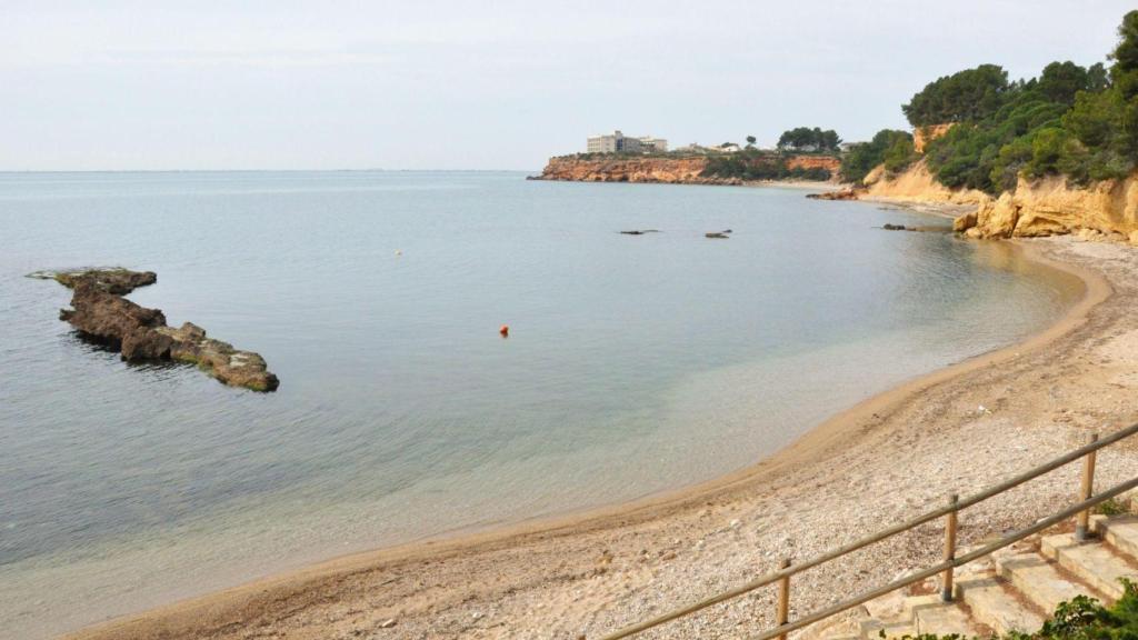 La playa más desconocida de la Costa de Tarragona, Platja Perales