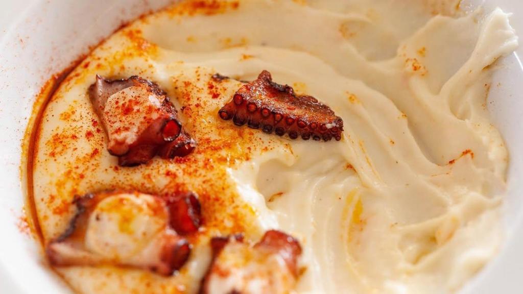 Pulpo con puré de patatas
