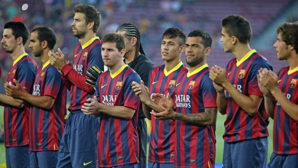 Los jugadores del Barça en 2015 con el patrocinio de Qatar Airways