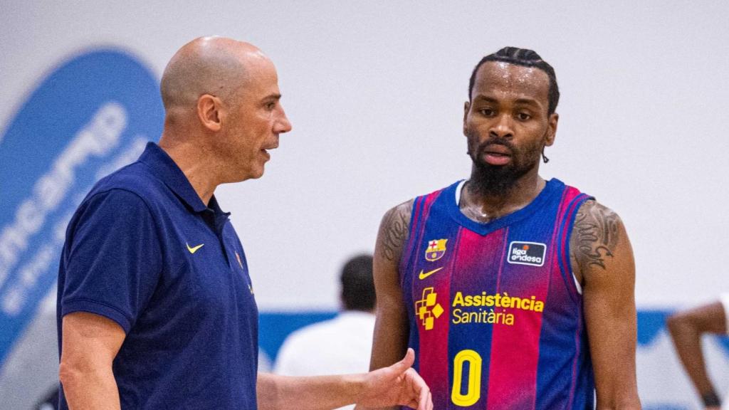 Joan Peñarroya da indicaciones a Kevin Punter y Nico Laprovittola