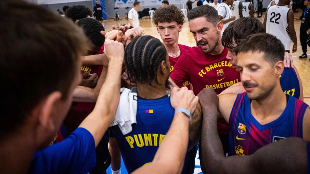 El Barça de basket celebra la victoria ante París Basketball en la pretemporada