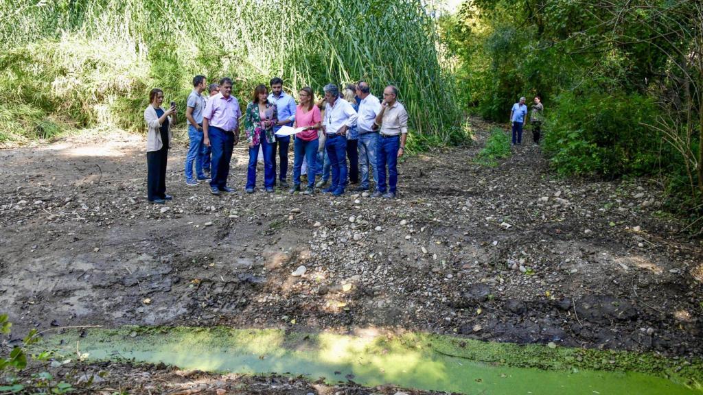 La consellera de Territorio y Transición Ecológica, Sílvia Paneque, en su visita a las obras de restauración hidromorfológica del río Ter en Foixà (imagen de archivo)