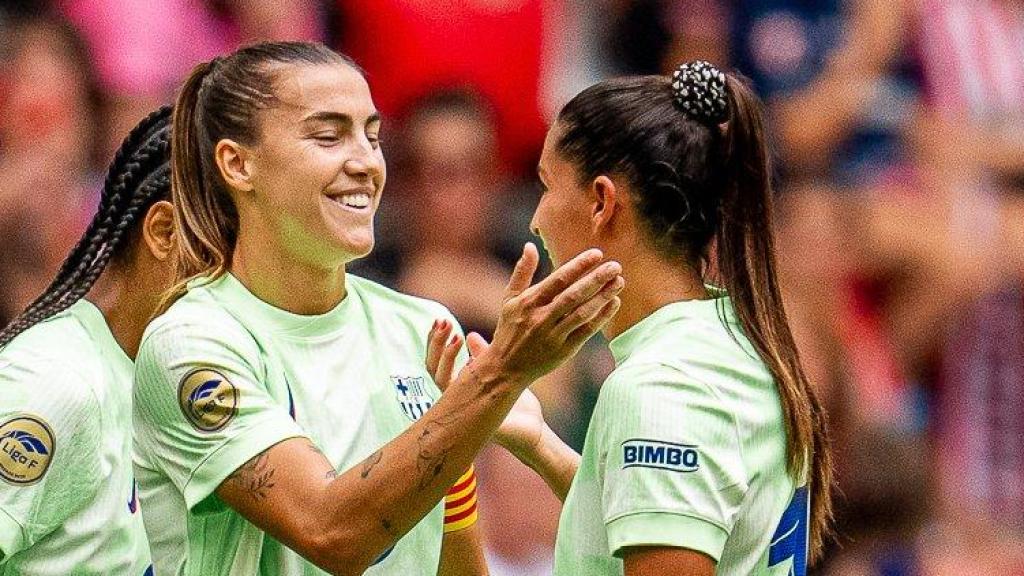 Patri Guijarro, futbolista del Barça Femení, celebra el seu gol des del mig del camp contra l'Athletic