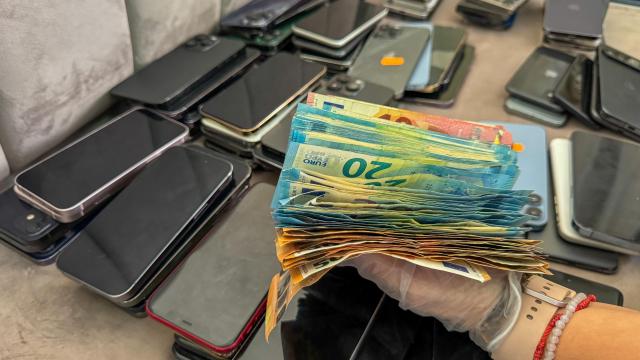 Móviles robados y dinero en efectivo, recuperados en Mataró