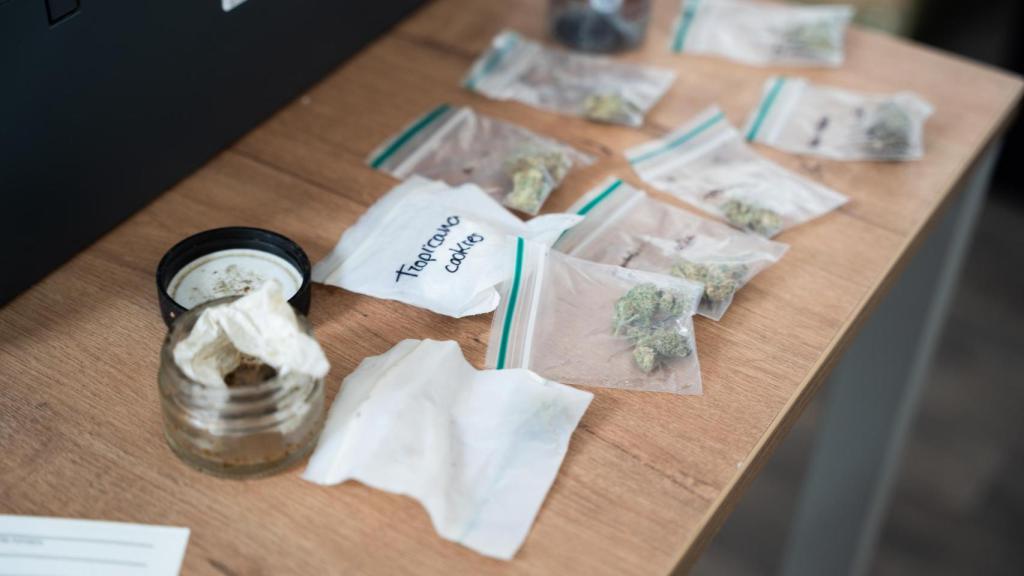 Sustancias estupefacientes intervenidas a uno de los asistentes