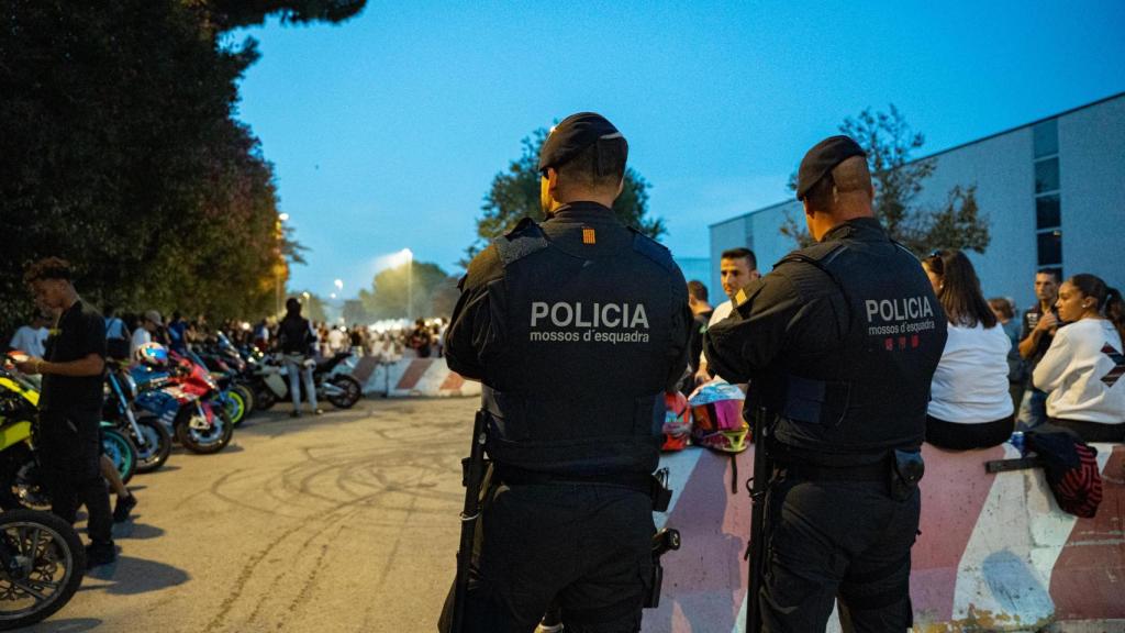 Dos agentes de la BRIMO durante el dispositivo de 'Las Noches de Montmeló'