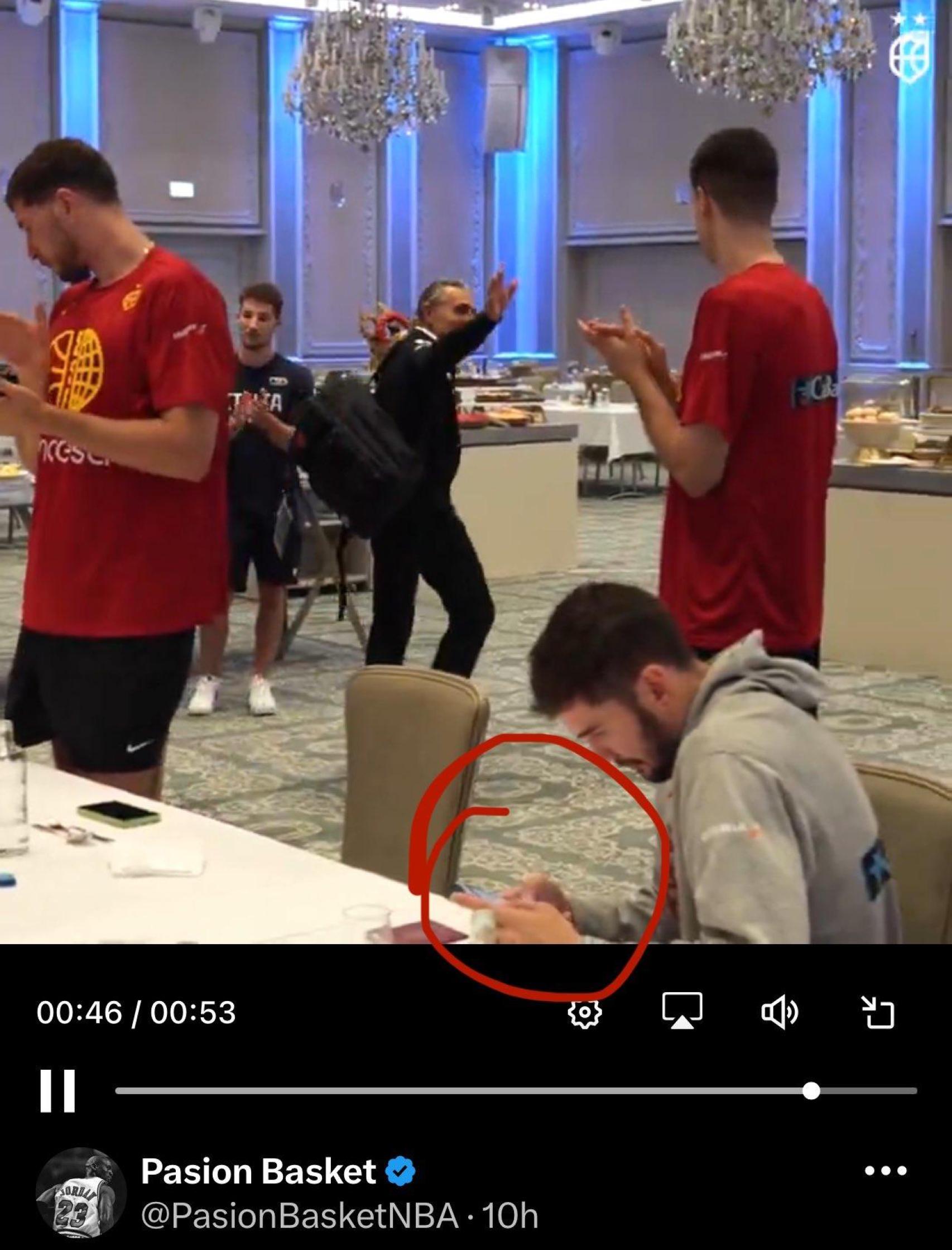 Darío Brizuela no aplaude a Sergio Scariolo en su despedida como técnico español