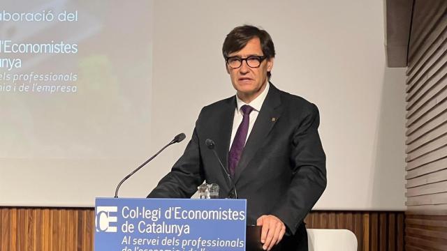 El presidente de la Generalitat, Salvador Illa, en el cierre de la jornada ‘La vivienda, un reto de país’ en el Col·legi d’Economistes