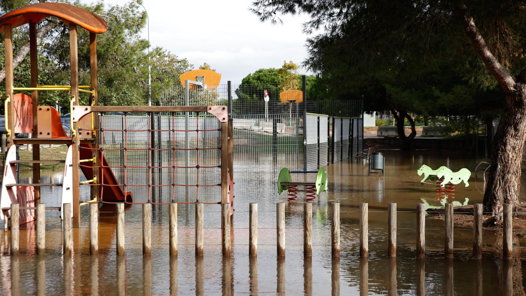 Inundación en un parque infantil de Castelldefels, en noviembre de 2024