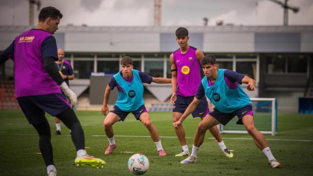 Wojciech Szczesny, Gerard Martín, Marc Bernal y Jofre Torrents, en un entrenamiento del Barça durante el parón de selecciones
