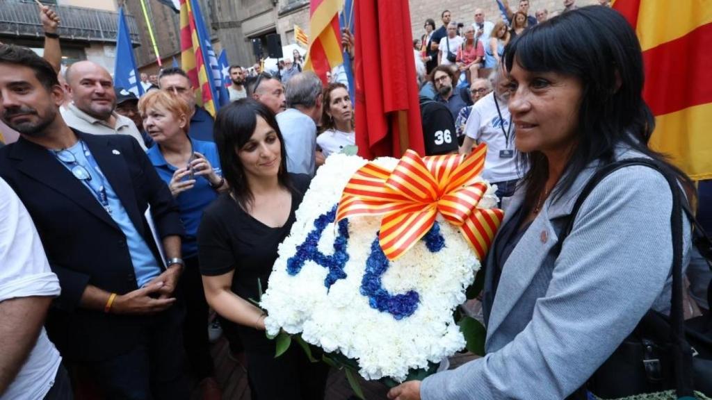 La alcaldesa de Ripoll y diputada de Aliança Catalana, Sílvia Orriols, en el Fossar de les Moreres