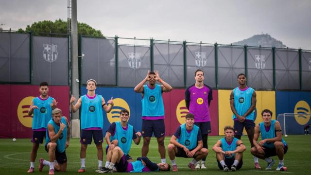 Los jugadores del Barça celebran una victoria en un partido de entrenamiento