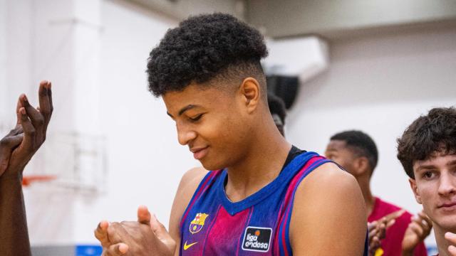 Los jugadores del Barça de basket celebran la victoria ante el Paris Basketball en la pretemporada 2025-26