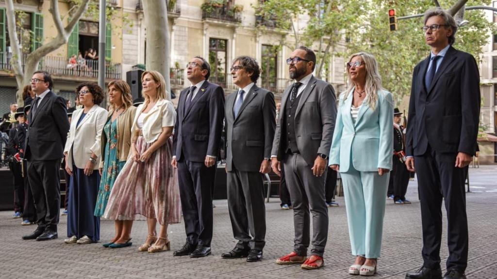 El presidente del Parlament, Josep Rull, encabeza la delegación de la Cámara catalana en la ofrenda floral al monumento Rafael de Casanova por la Diada