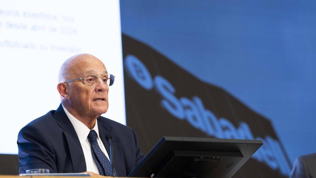 Josep Oliu, presidente del Banco Sabadell, en su comparecencia frente a los medios / BANCO SABADELL