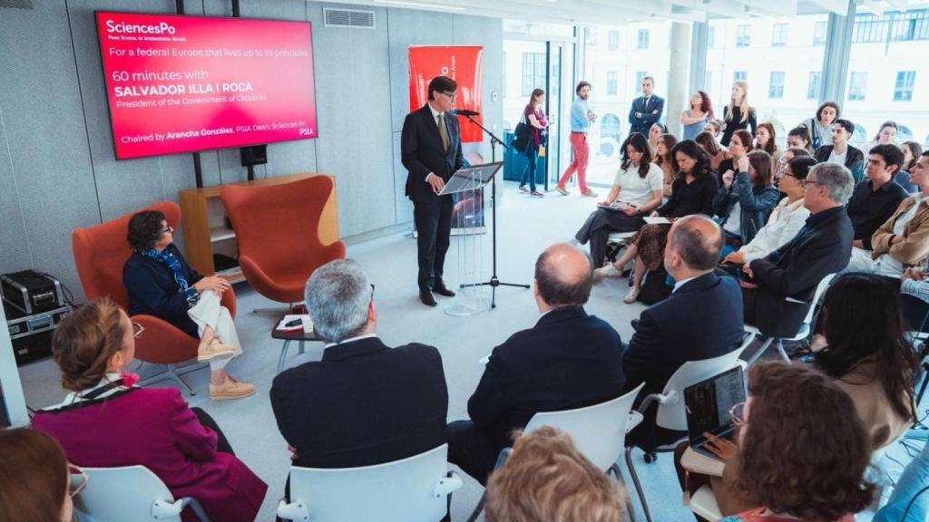 Salvador Illa, presidente de la Generalitat, en una conferencia en la universidad Sciences Po, en París