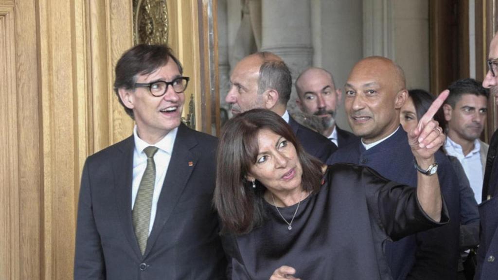 El 'president' Salvador Illa visita el despacho de la alcadesa de París, Anne Hidalgo