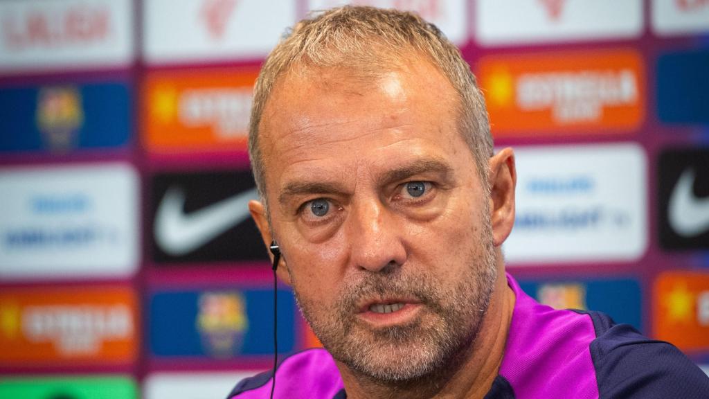 Hansi Flick atiende a los medios de comunicación en rueda de prensa