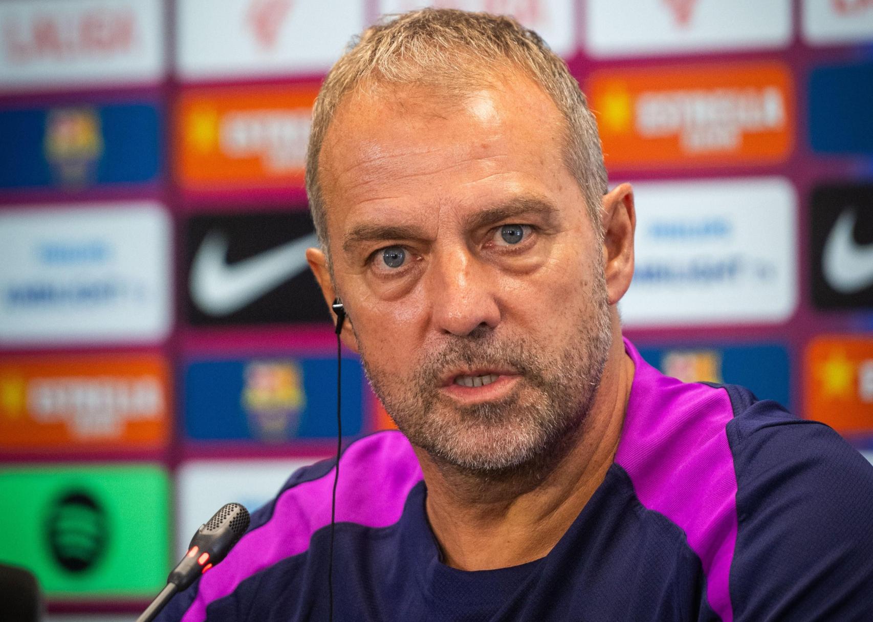 Hansi Flick atiende a los medios de comunicación en rueda de prensa