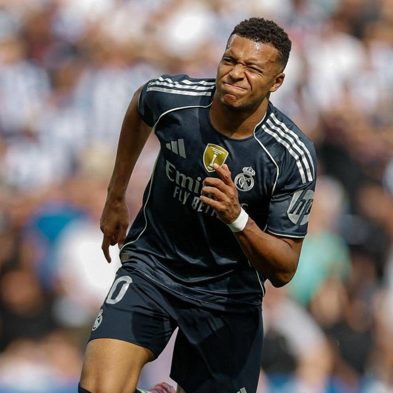 Kylian Mbappé celebra su gol contra la Real Sociedad en la Liga