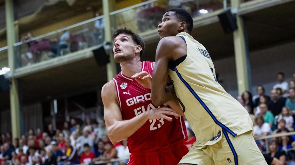 Mohamed Dabone debuta con el primer equipo en el Barça de basket-Girona (2)
