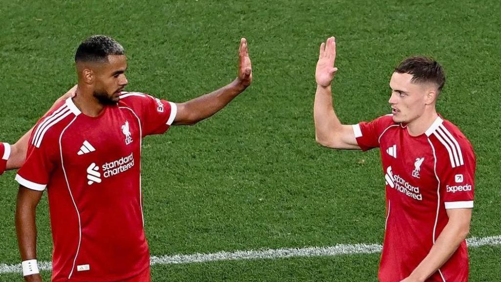 Cody Gakpo y Florian Wirtz en el Liverpool