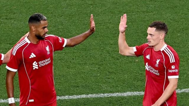 Cody Gakpo y Florian Wirtz en el Liverpool