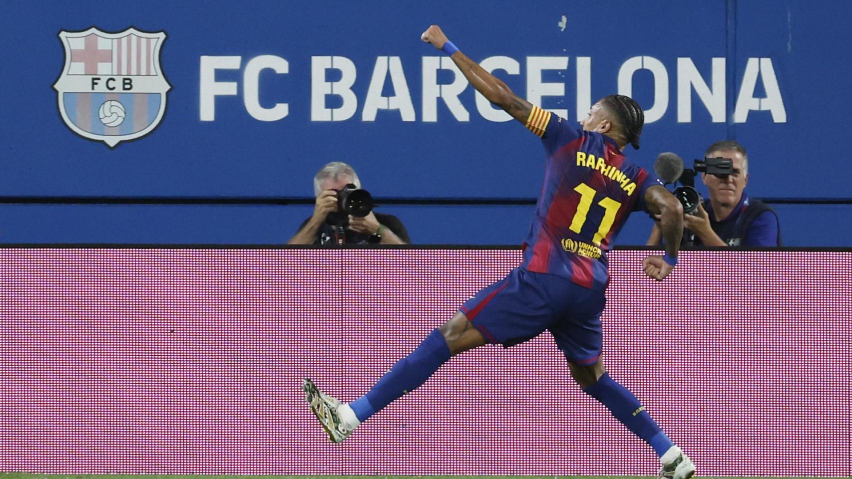 Raphinha celebra un gol al Valencia