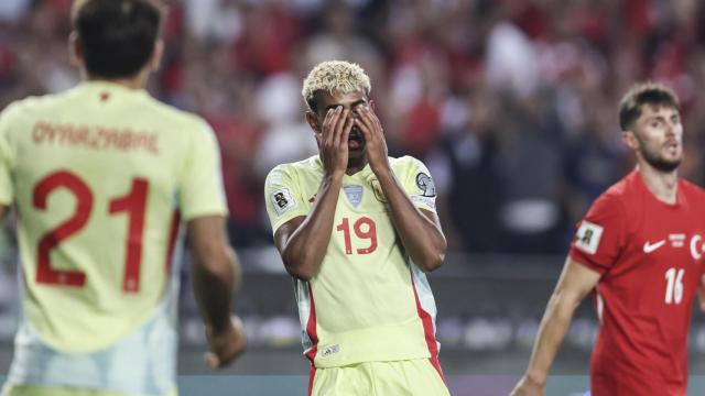 Lamine Yamal lamenta una acción fallada durante el Turquía-España