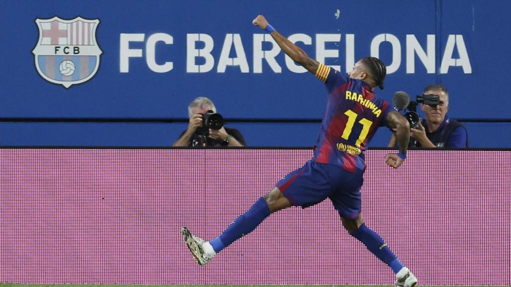 Raphinha celebra un gol al Valencia
