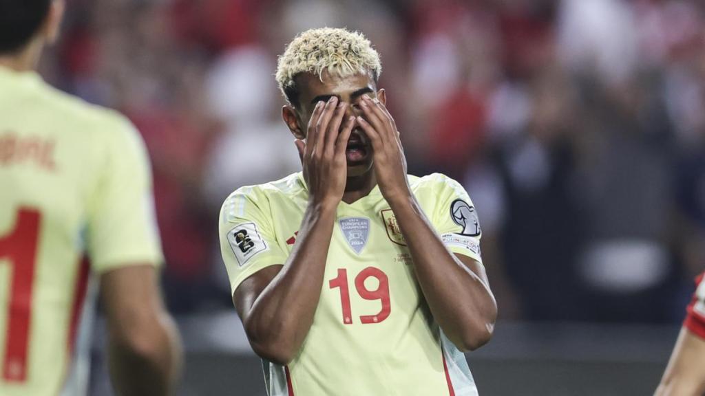 Lamine Yamal lamenta una acción fallada durante el Turquía-España