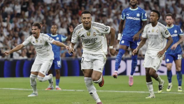 Kylian Mbappé celebra su doblete de penaltis en el Real Madrid-Olympique de Marsella