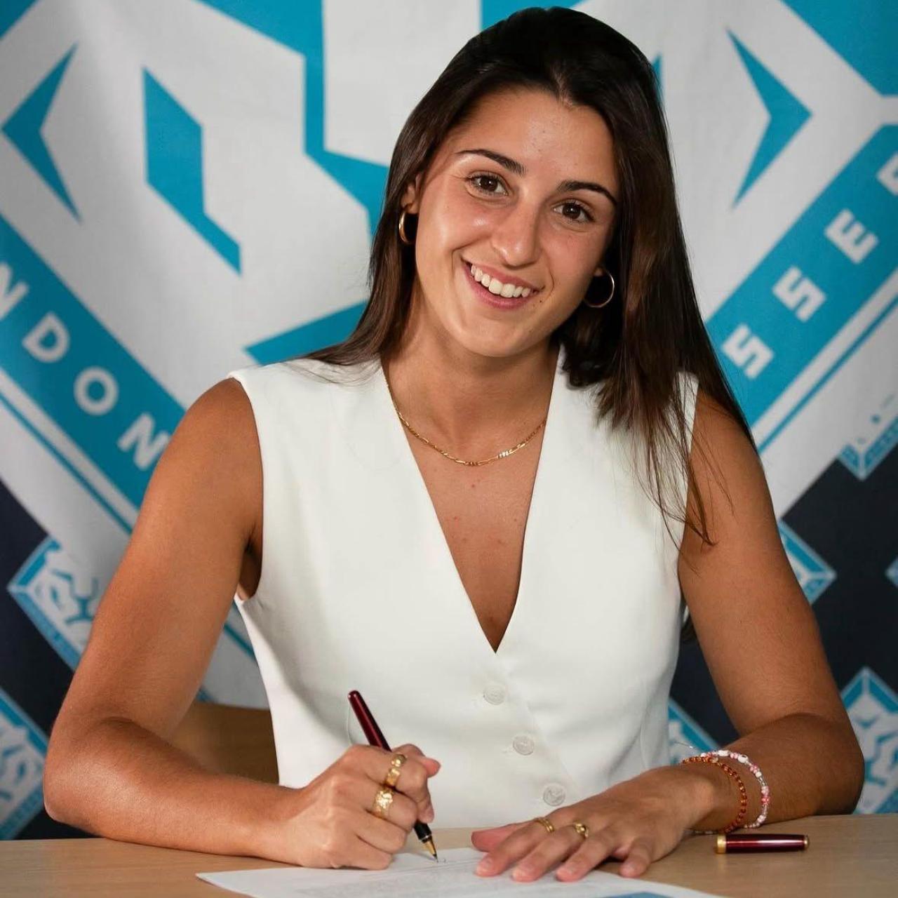 Jana Fernández firma su contrato con London City Lionesses