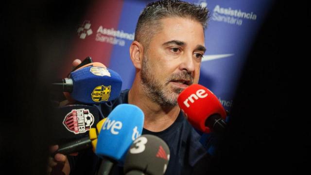 Juan Carlos Navarro atiende a los medios de comunicación en la presentación de los fichajes del Barça de basket