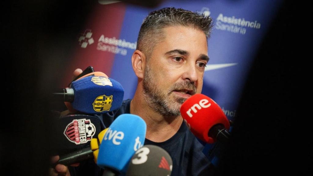 Juan Carlos Navarro atén els mitjans de comunicació en la presentació dels fitxatges del Barça de bàsquet