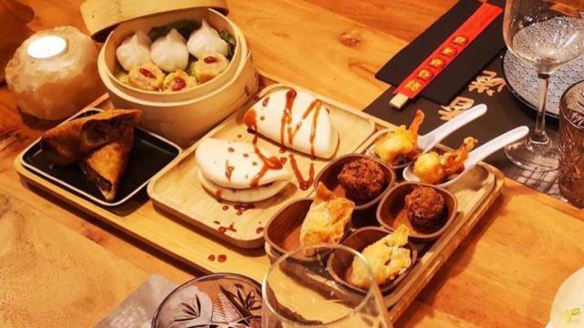 Comida asiática de 'Mil Budas'