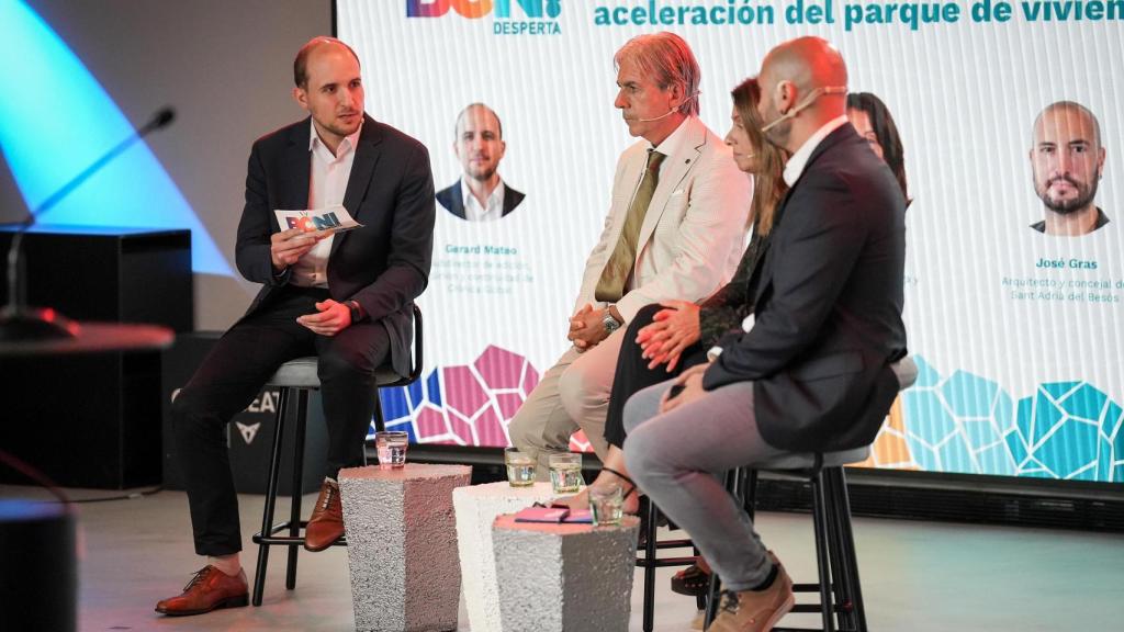 Gerard Mateo (Crónica Global), Joan Trayter (jurista), Meritxell Budó (alcaldesa de La Garriga) y José Gras (concejal de Sant Adrià de Besòs)