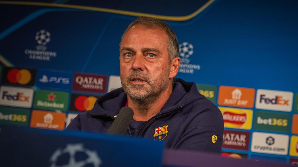 Hansi Flick atiende a los medios antes del Newcastle-Barça