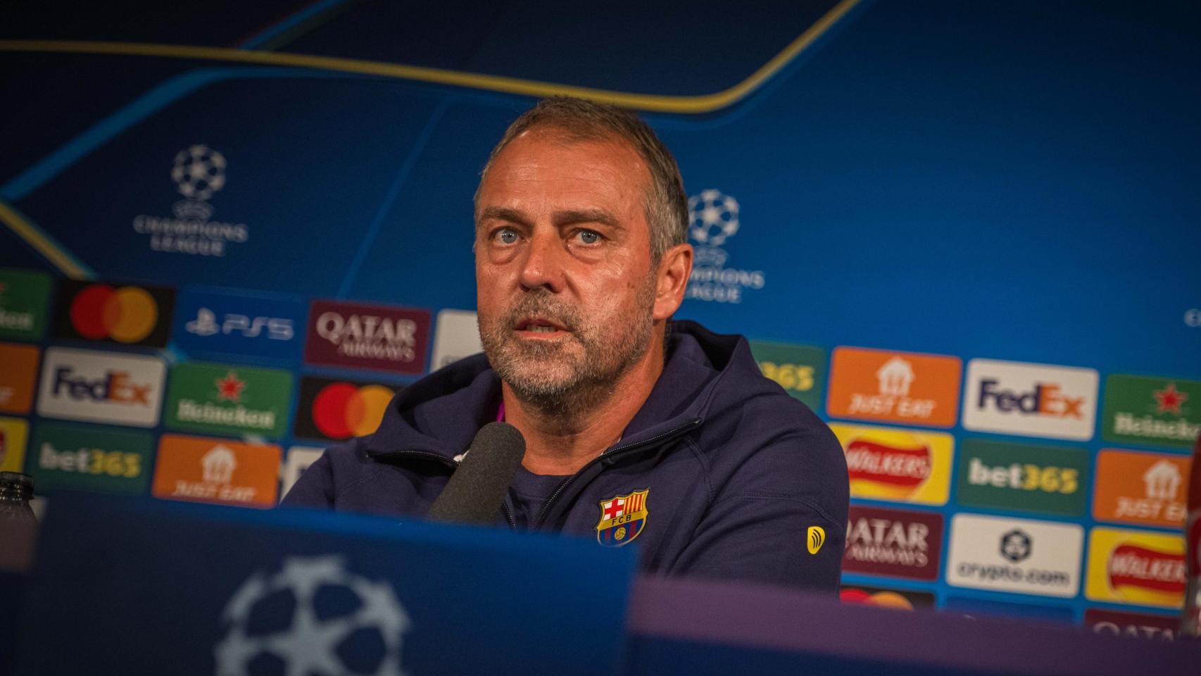 Hansi Flick atiende a los medios antes del Newcastle-Barça