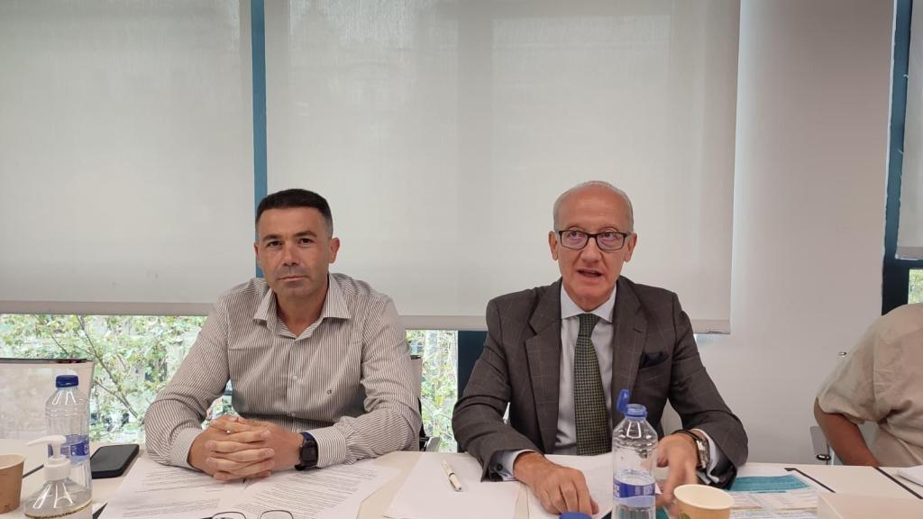 El secretario de organización del Sindicato Libre de Trabajadores (SLT), José María Cazallas, y el presidente de Unauto VTC, José Manuel Berzal