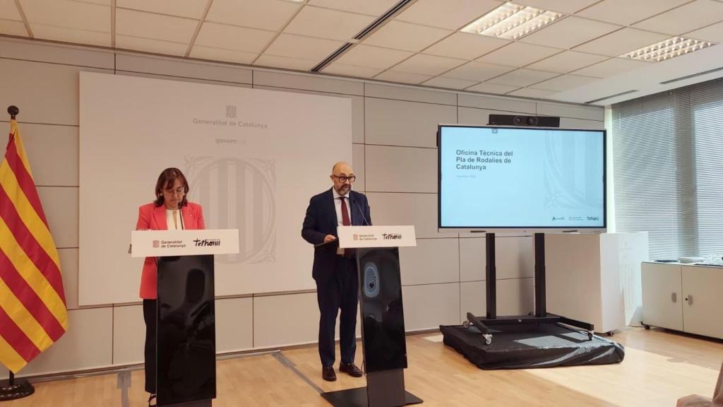 El presidente de Adif, Luis Pedro Marco, y la 'consellera' de Territorio, Vivienda y Transición Ecológica de la Generalitat, Sílvia Paneque.