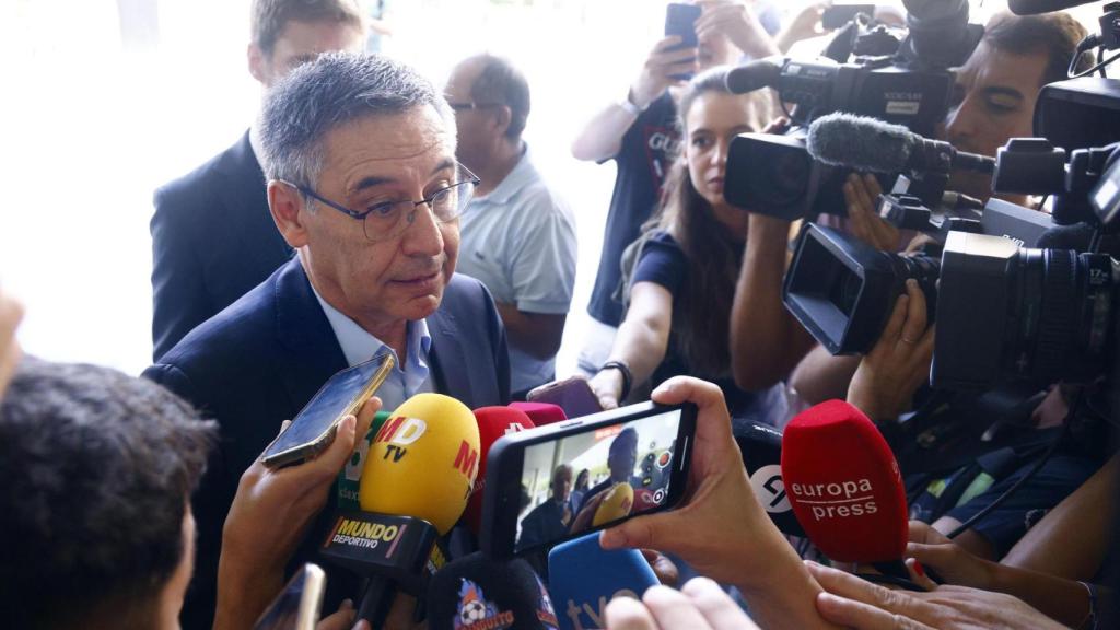 Josep Maria Bartomeu atén els mitjans de comunicació després de declarar pel 'cas Negreira'