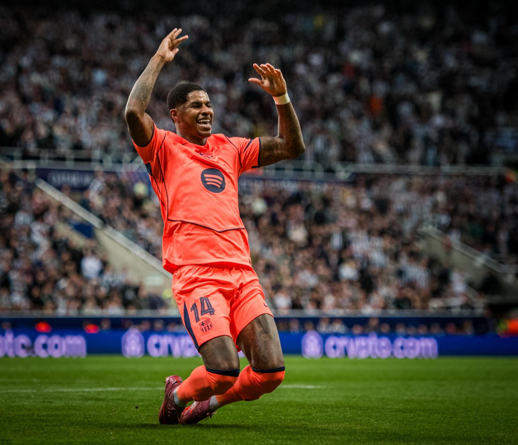 Rashford celebra su primer gol al Newcastle
