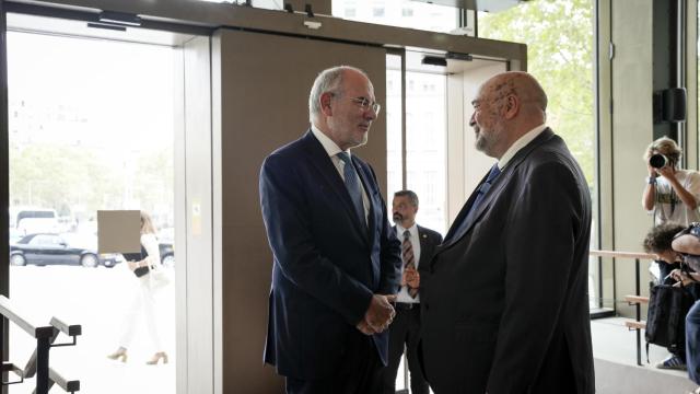 El 'conseller' Jaume Duch conversa con Xavier Salvador, CEO y editor de GMG