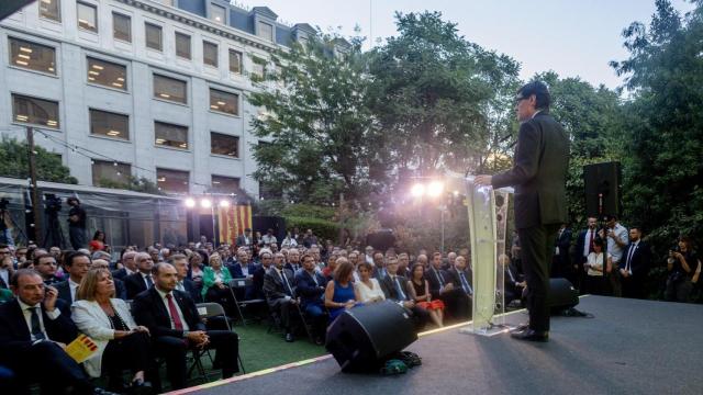 El 'president' de la Generalitat, Salvador Illa, durante la celebración de la Diada Nacional de Cataluña, en los jardines de la Delegación del Govern, ayer en Madrid