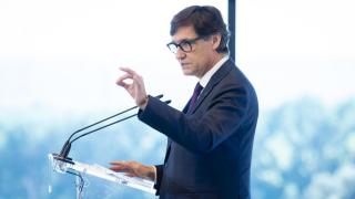 El presidente de la Generalitat, Salvador Illa, durante la inauguración de la nueva planta de la compañía biotecnológica Hipra en Aiguaviva (Girona)