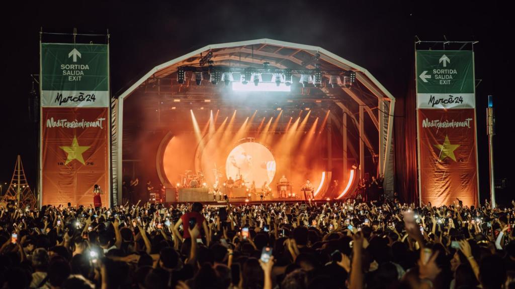 El escenario de Estrella Damm en la playa Bogatell en 2024