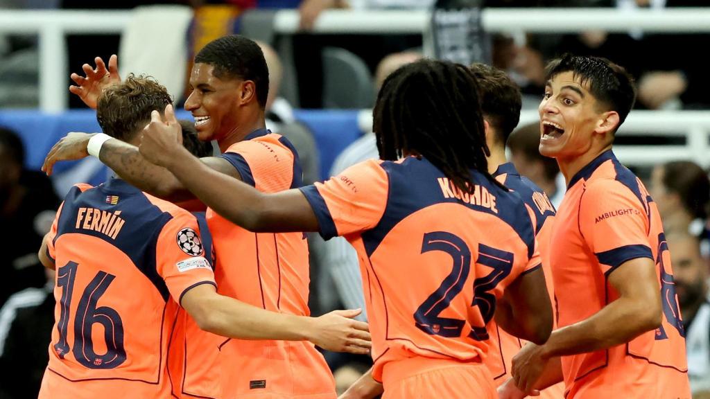 Los jugadores del Barça celebran un gol de Rashford en Newcastle