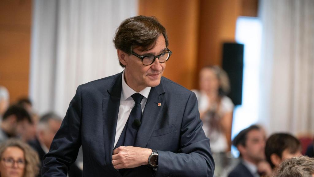 El presidente de la Generalitat, Salvador Illa, llega a un desayuno informativo, en el Hotel Lakua de Vitoria, a 19 de septiembre de 2025