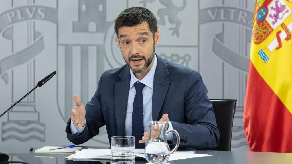 El ministro de Derechos Sociales, Consumo y Agenda 2030, Pablo Bustinduy, tras una reunión del Consejo de Ministros